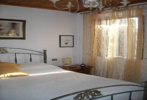 Image No.6-4 Bed Semi-Detached for sale