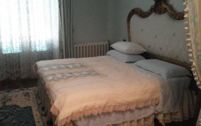 Image No.8-4 Bed Property for sale