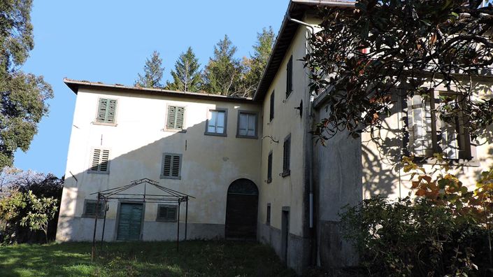 Image No.2-5 Bed Property for sale