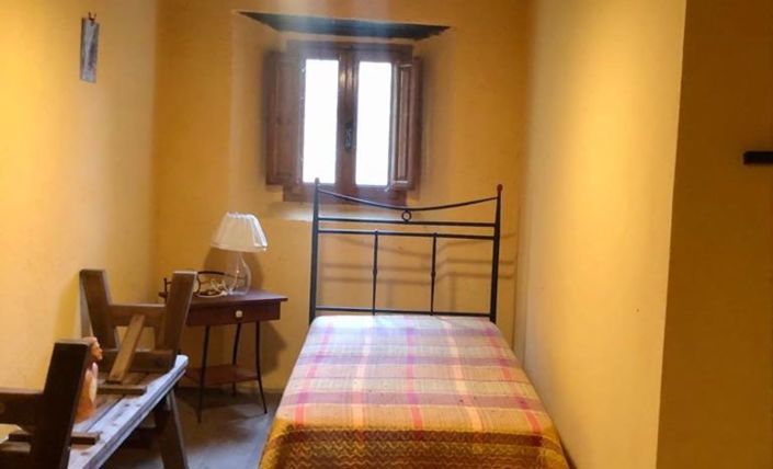 Image No.10-5 Bed Property for sale