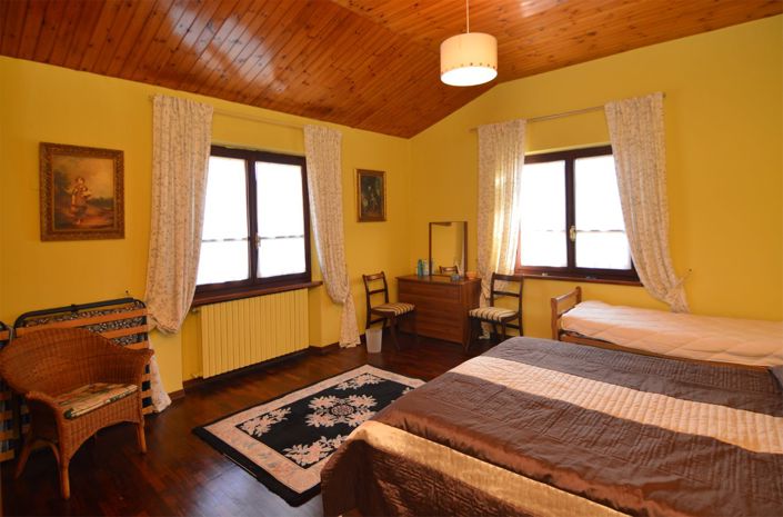 Image No.9-4 Bed Property for sale