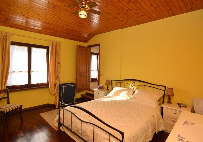 Image No.10-4 Bed Property for sale