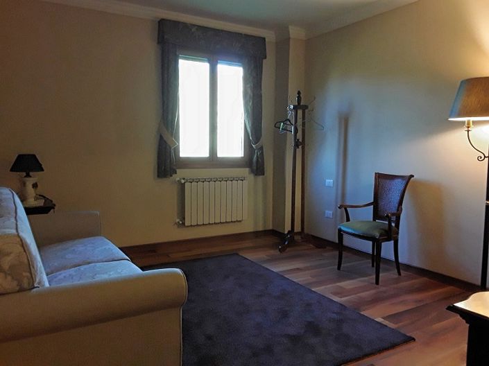 Image No.15-4 Bed Property for sale