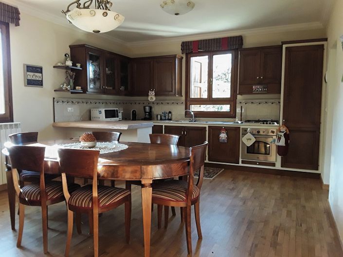 Image No.7-4 Bed Property for sale