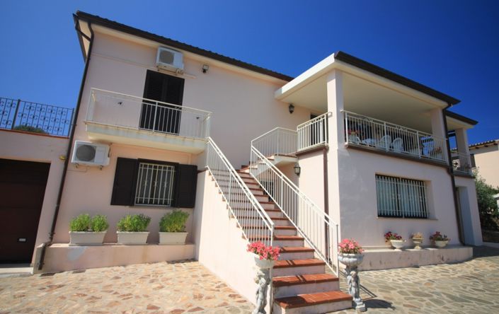 Image No.2-5 Bed Villa for sale