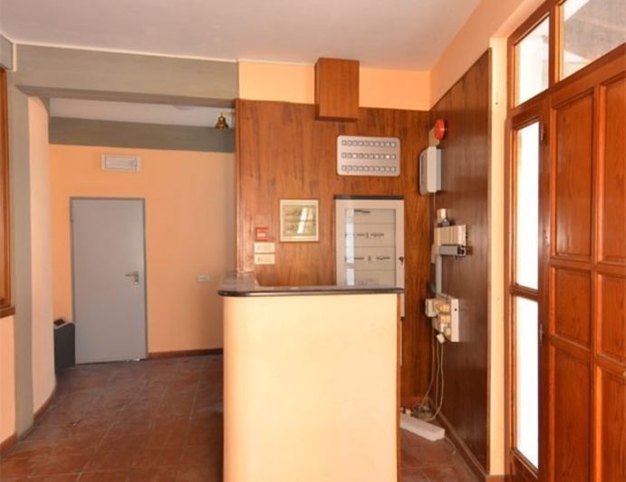 Image No.10-20 Bed Commercial for sale