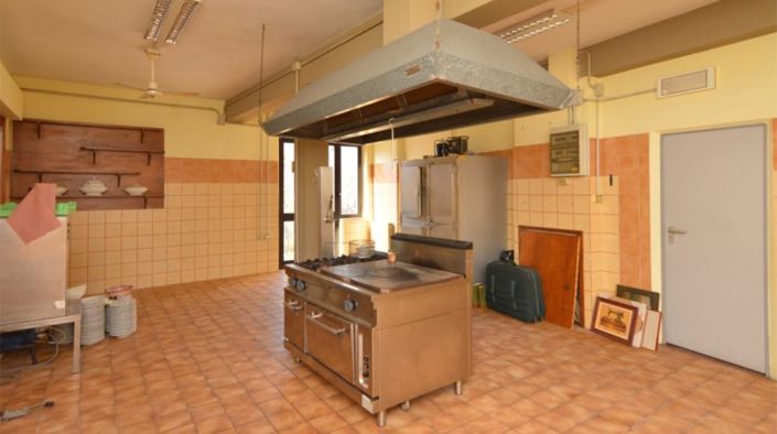 Image No.11-20 Bed Commercial for sale