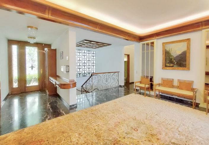 Image No.11-8 Bed Villa for sale