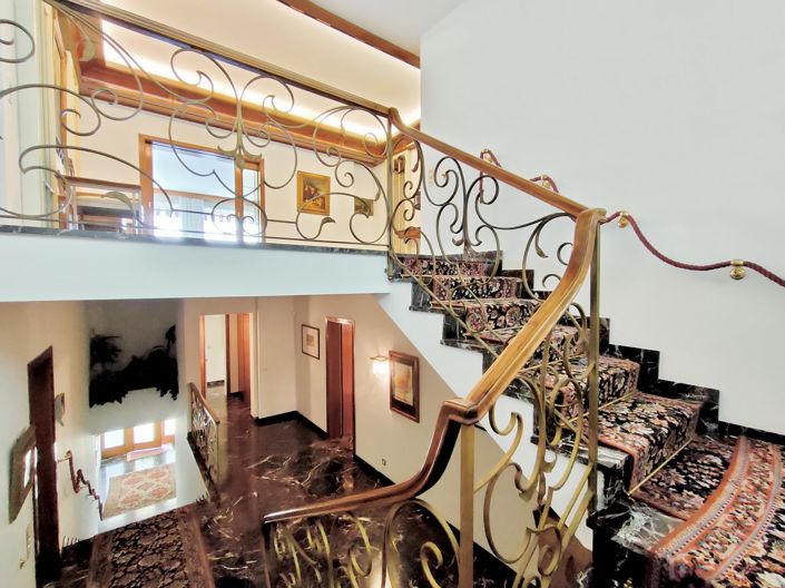 Image No.12-8 Bed Villa for sale