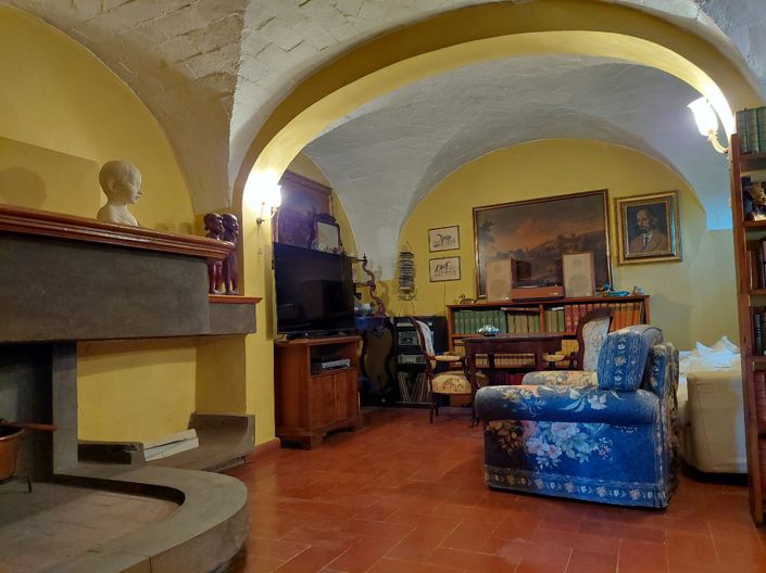 Image No.4-4 Bed Property for sale