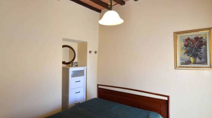 Image No.13-2 Bed Semi-Detached for sale