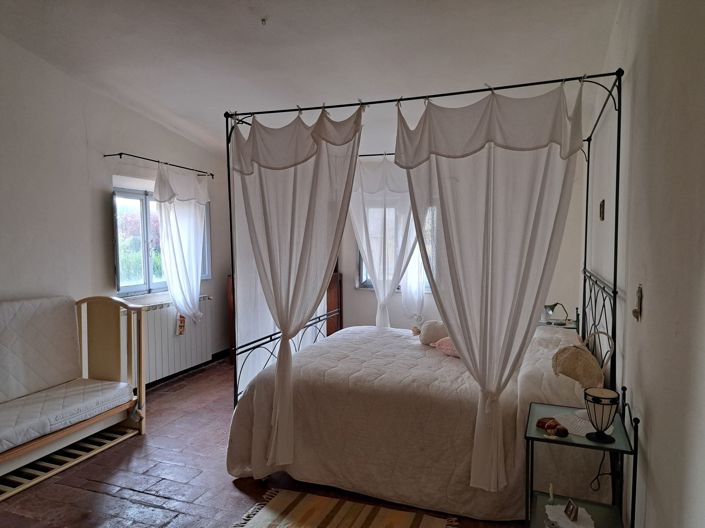 Image No.10-5 Bed House for sale