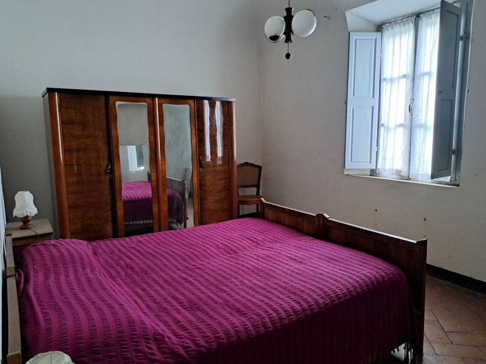 Image No.12-5 Bed House for sale