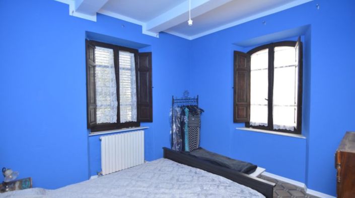 Image No.9-5 Bed Property for sale