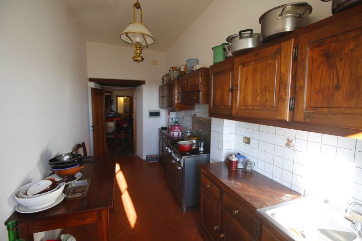 Image No.10-5 Bed Property for sale