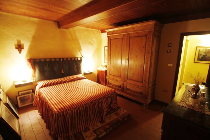 Image No.8-5 Bed Property for sale