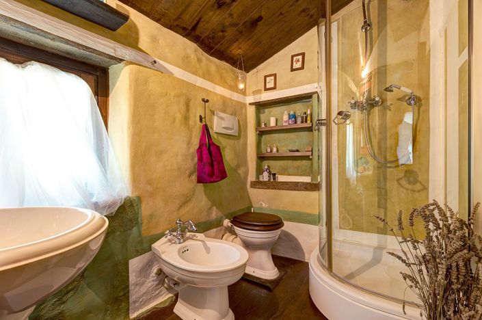 Image No.11-2 Bed Property for sale