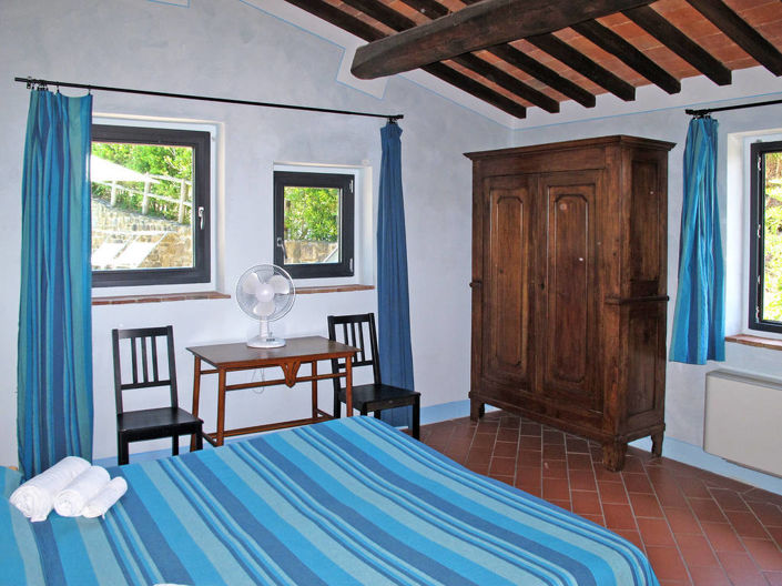 Image No.10-6 Bed Property for sale