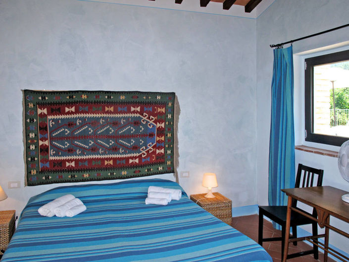 Image No.12-6 Bed Property for sale