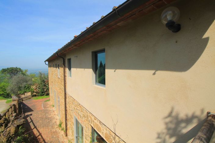 Image No.17-6 Bed Property for sale