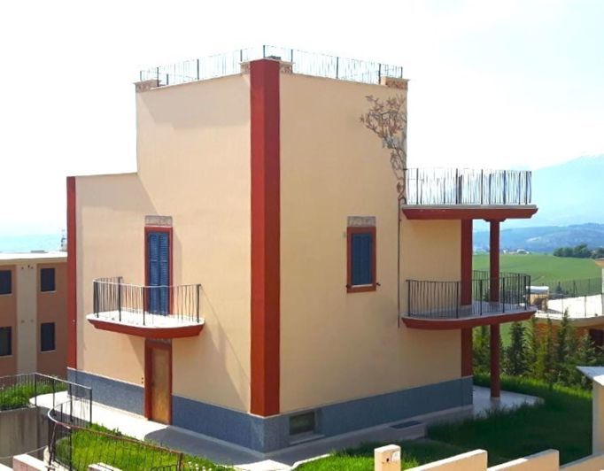 Image No.4-4 Bed Property for sale