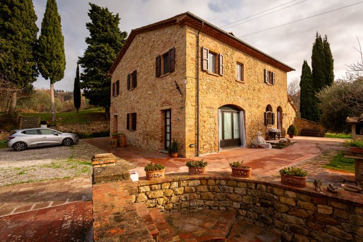 Image No.2-5 Bed Property for sale