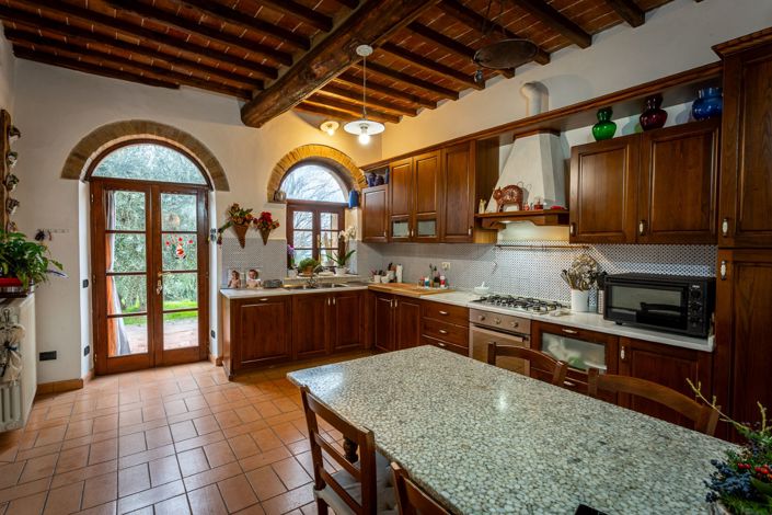 Image No.8-5 Bed Property for sale