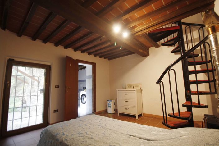 Image No.10-2 Bed Property for sale