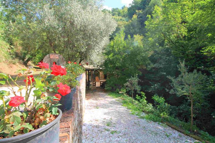 Image No.11-2 Bed Property for sale