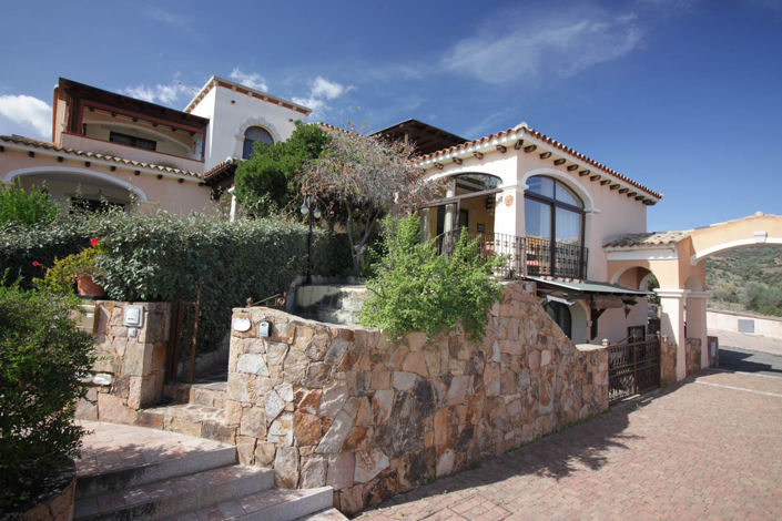 Image No.1-3 Bed Villa for sale