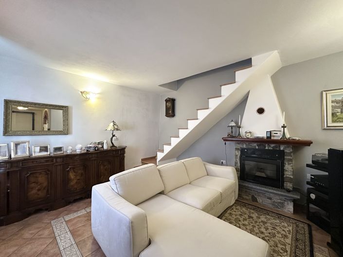 Image No.6-2 Bed House for sale