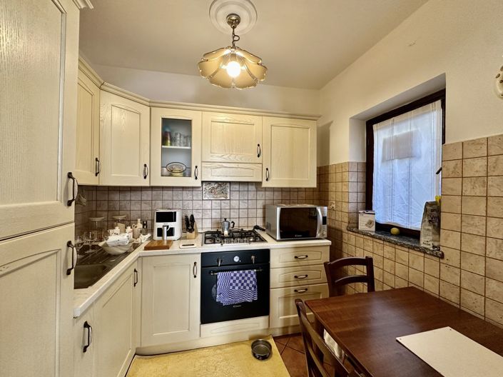 Image No.8-2 Bed House for sale