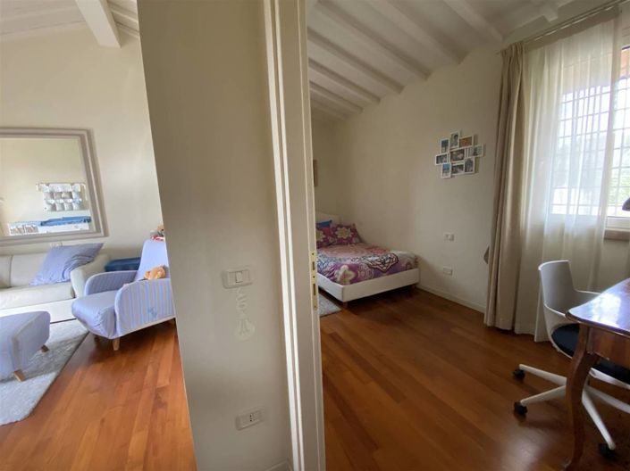 Image No.8-7 Bed Villa for sale