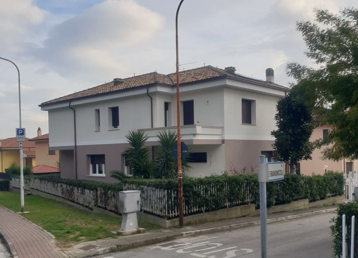 Image No.1-4 Bed Property for sale
