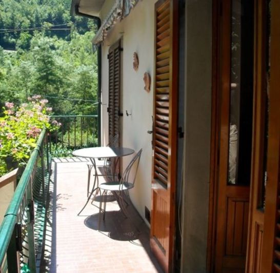 Image No.12-5 Bed Property for sale