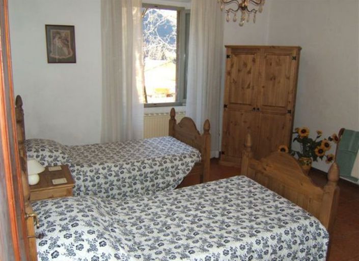 Image No.7-5 Bed Property for sale