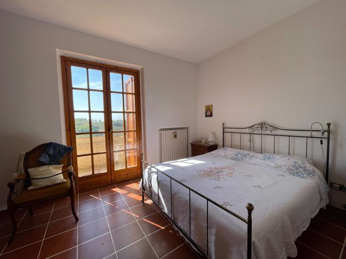 Image No.12-4 Bed Property for sale