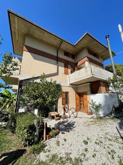 Image No.15-4 Bed Property for sale