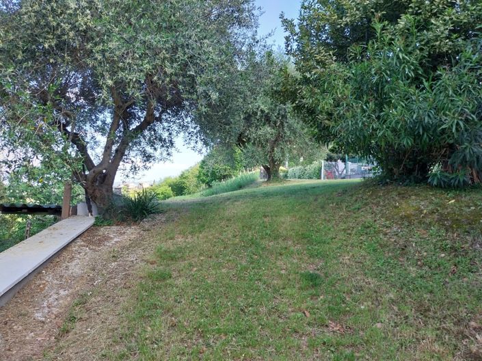 Image No.10-3 Bed Property for sale