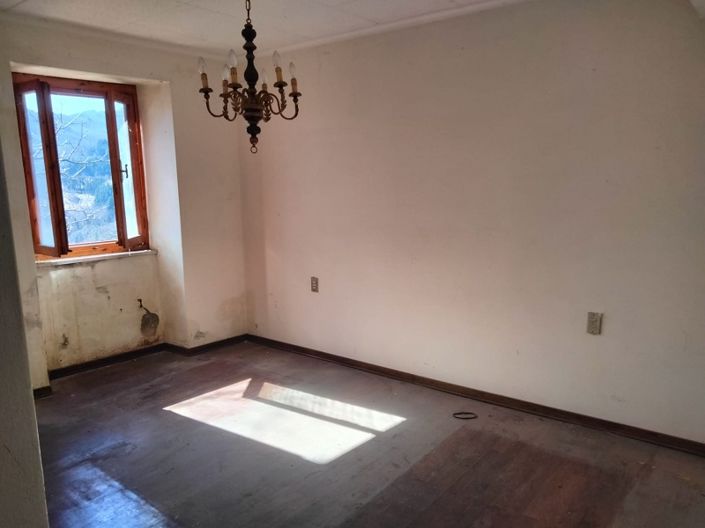 Image No.9-3 Bed House for sale