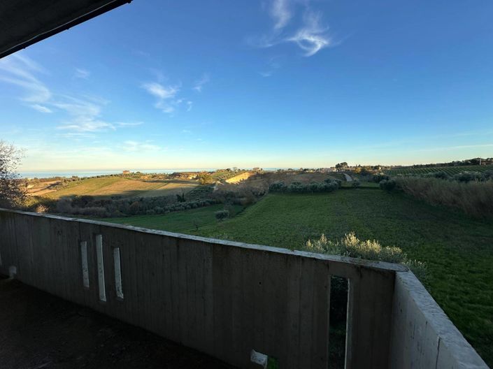 Image No.17-9 Bed Property for sale