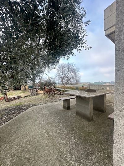 Image No.2-9 Bed Property for sale