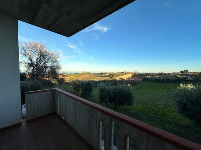 Image No.3-9 Bed Property for sale