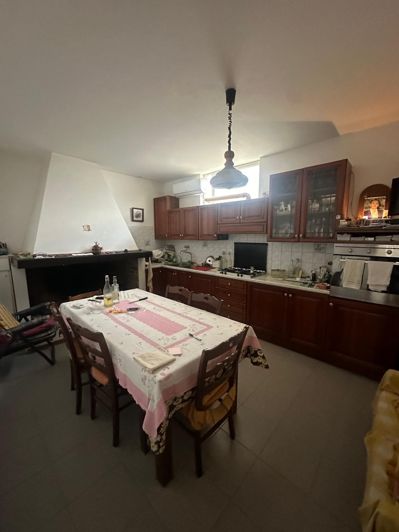 Image No.7-9 Bed Property for sale