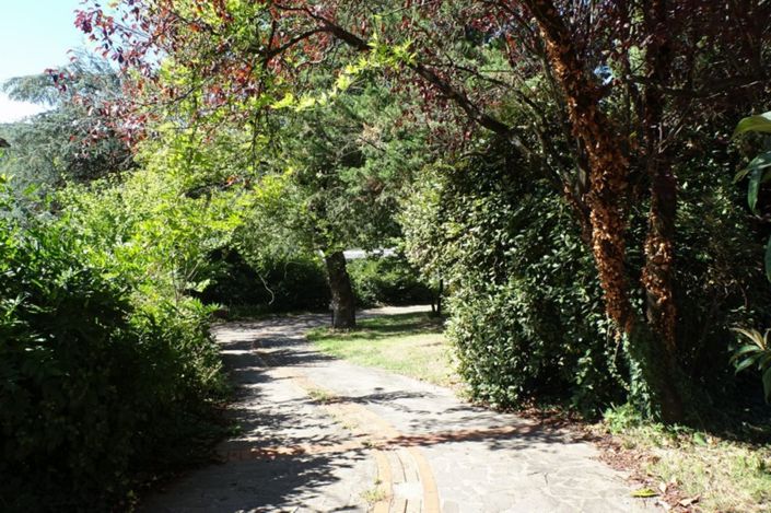 Image No.21-9 Bed Property for sale