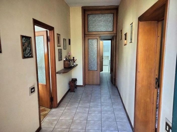 Image No.12-3 Bed Property for sale