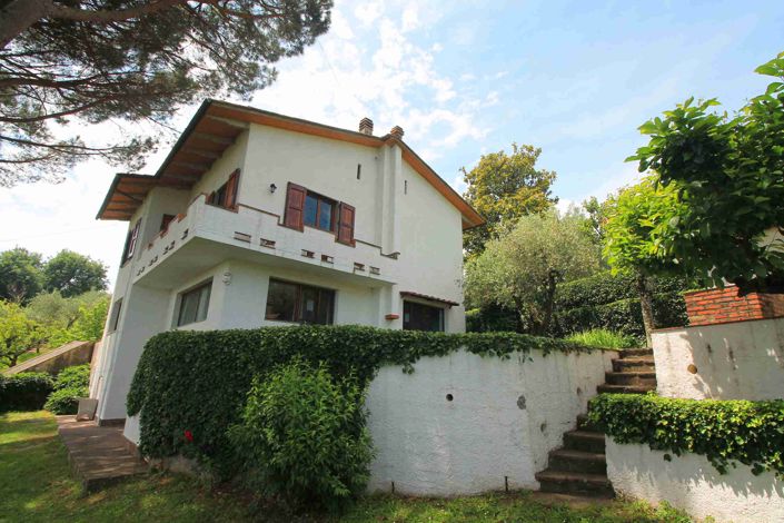 Image No.2-4 Bed Property for sale