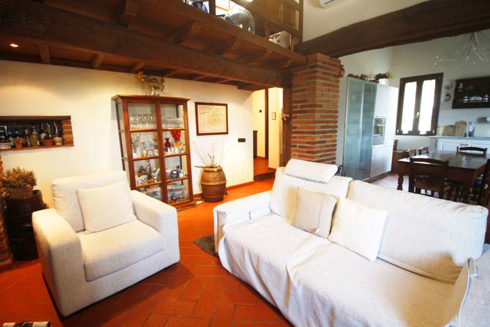 Image No.5-2 Bed House for sale