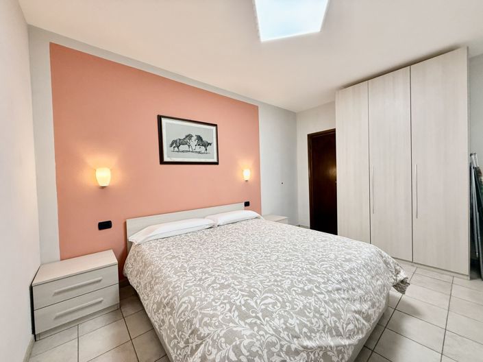 Image No.14-4 Bed House for sale