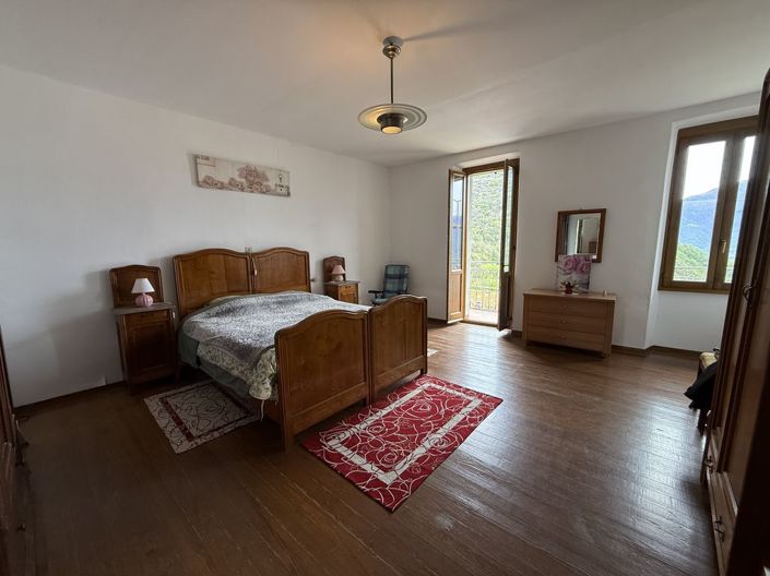 Image No.10-4 Bed House for sale